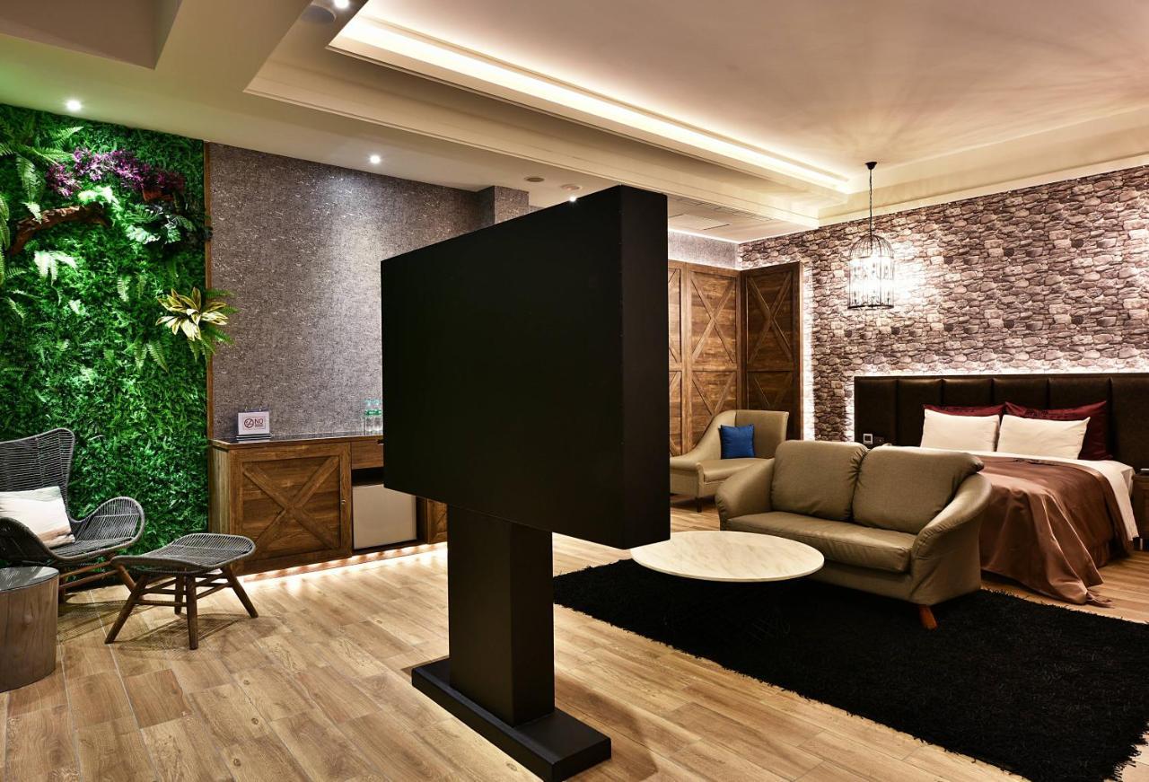 Venice Motel Тайчжун Экстерьер фото