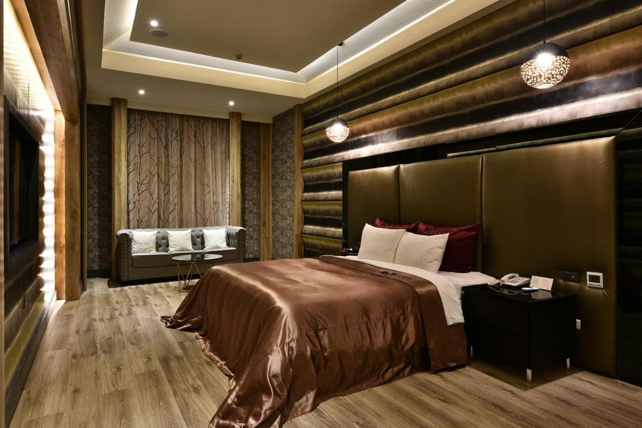 Venice Motel Тайчжун Экстерьер фото