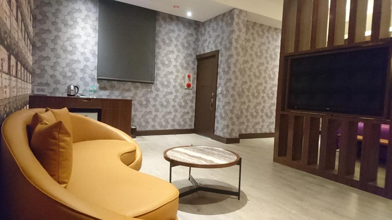 Venice Motel Тайчжун Экстерьер фото